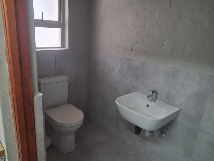 To Let 1 Bedroom Property for Rent in Southernwood Eastern Cape